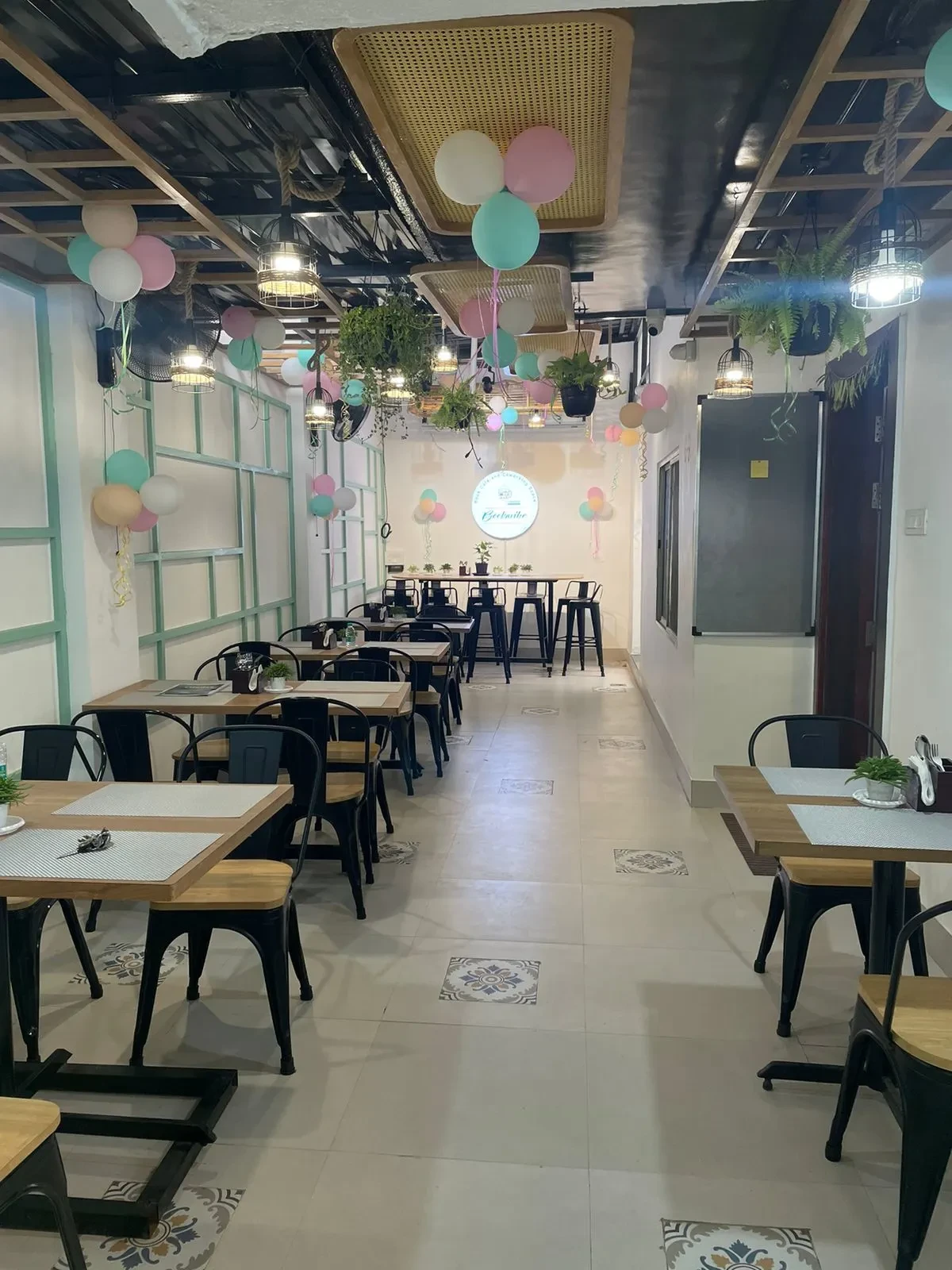 Cafe Restaurant Interior Design - Trendy FC Road